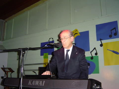 Robert wooed us with a few solo songs