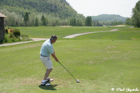 1st hole - Heritage - How can you hit with a crooked club?