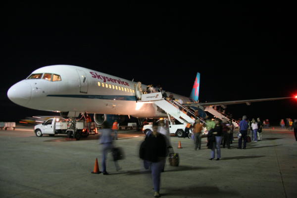 2006:02:11 03:05am - Landing in La Romana - First time using Skyservice